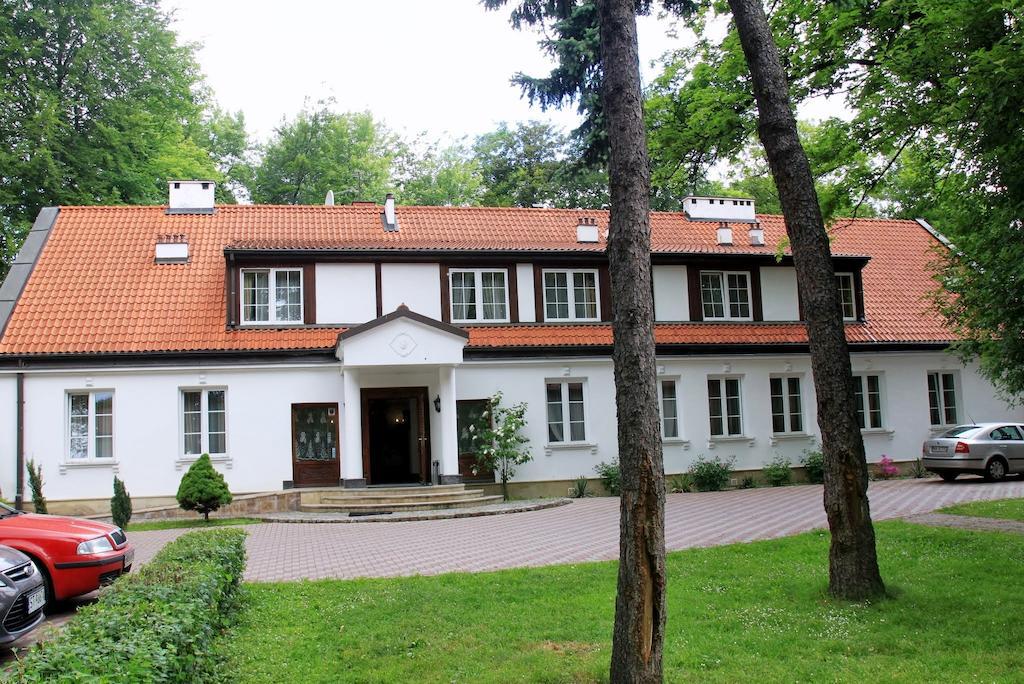 وارسو Dedek Park - Historyczny Dworek W Pieknym Parku Skaryszewskim Obok Stadionu Narodowego المظهر الخارجي الصورة